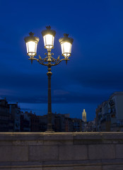 Fototapeta na wymiar Oświetlenie nocne w Girona