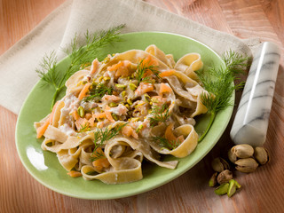 pasta with salmon pistachio and cream sauce