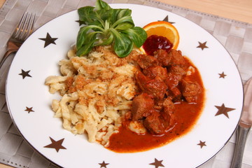 Gulasch und Spätzle