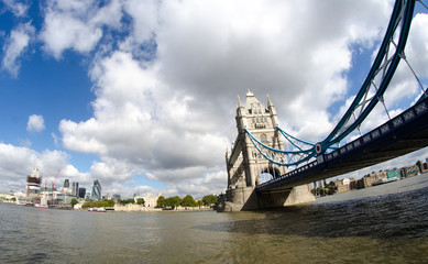 Fototapeta na wymiar Mocna konstrukcja z Tower Bridge w Londynie