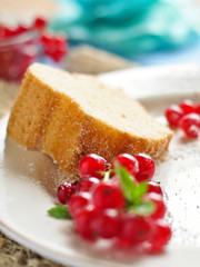 sandkuchen mit johannisbeerdeko