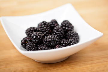 Blackberries in a small bowl