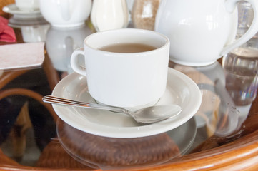 Fototapeta na wymiar kubek herbaty na taple