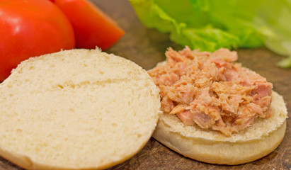 sandwich with tuna