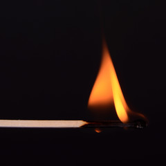 brennendes streichholz