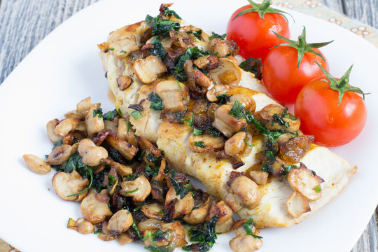 Chicken breast with champignons