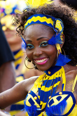 jolie danseuse br&eacute;silienne afro d&eacute;file &agrave; carnaval