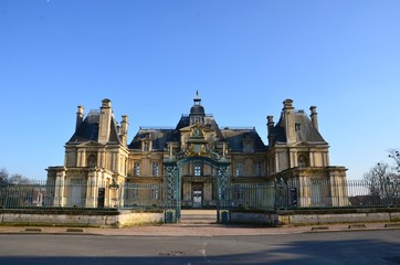 Fototapeta na wymiar Chateau de Maisons Lafitte, widziana z zewnątrz