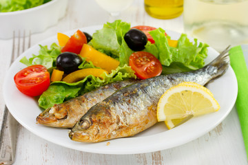 fried sardines with fresh salad