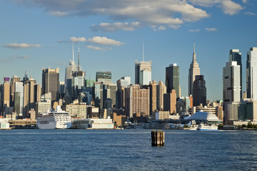 Fototapeta premium The New York City Uptown skyline at the afternoon