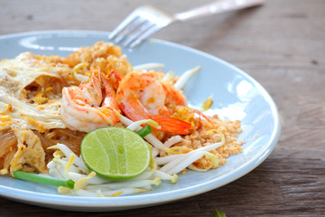 Stir fried rice noodle with prawns