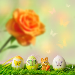 Osterwiese mit Eiern und Häschen