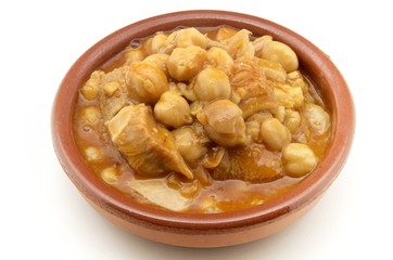 Cazuela de callos con garbanzos