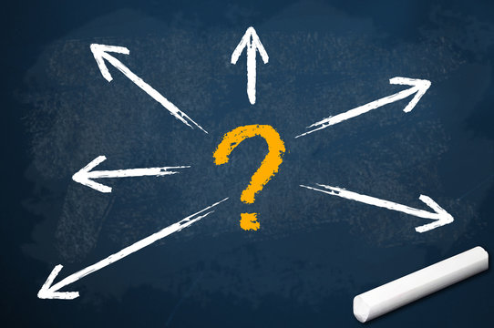 Kreidetafel mit Fragezeichen