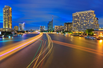 Fototapeta na wymiar Chao Praya Rzeka o zmierzchu, Bangkok, Tajlandia