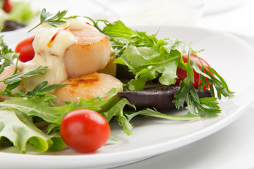Scallop Salad With Saffron Dressing