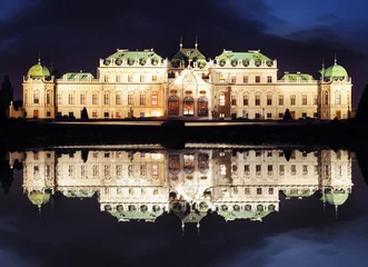 Fotobehang Wenen bij nacht - Paleis Belvedere, Oostenrijk © TTstudio