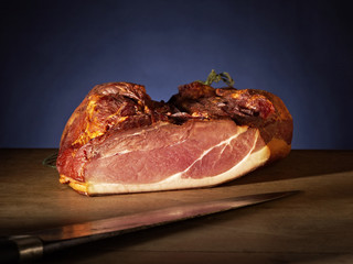 schwarzw&auml;lder Schinken, Messer, aufgeschnitten