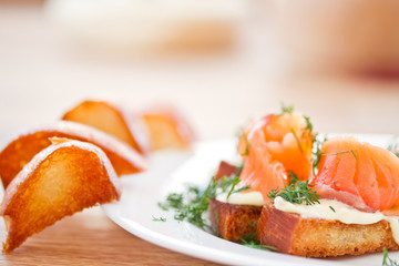 Fried toast with salted salmon
