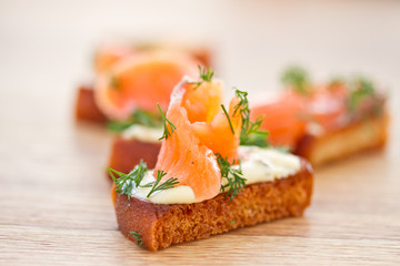 Fried toast with salted salmon