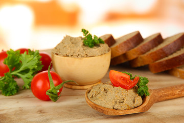 Composition of fresh pate, tomatoes and bread,