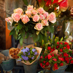 kwiaty róże tulipan targ - obrazy, fototapety, plakaty