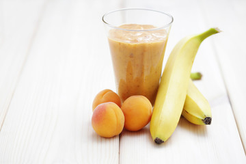 banana and apricot shake
