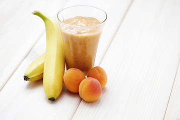 banana and apricot shake