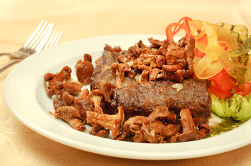 Meat with chanterelle mushrooms