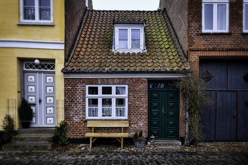 Fototapeta na wymiar Najmniejszy dom w Ribe, Dania