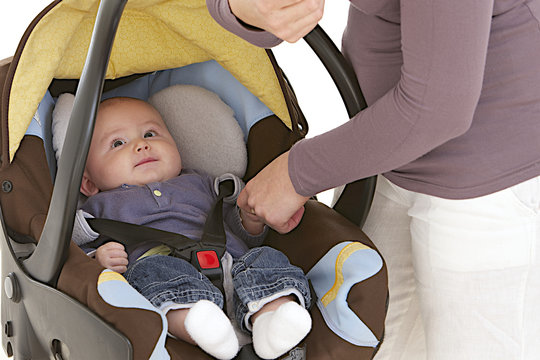 B&eacute;b&eacute; dans son couffin - D&eacute;placement