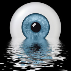 Auge im Wasser gespiegelt