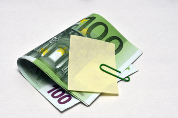 100 Euroschein mit Notiz