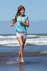 Fototapeta na wymiar running girl at the beach