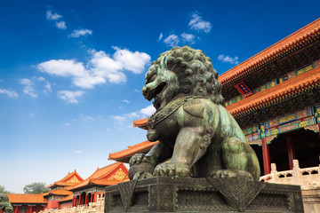 bronze lion in beijing forbidden city