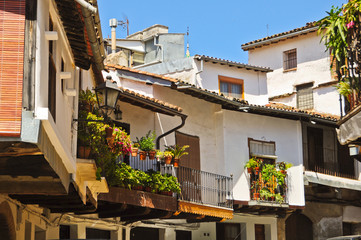 Fototapeta na wymiar Balkon w małej hiszpańskiej miejscowości Guadalupe