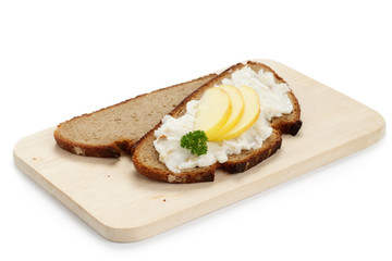 Schmalzbrot mit Apfelspalten