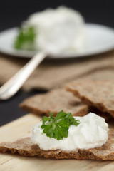 Knäckebrot mit Magerquark