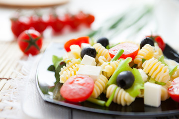 macaroni and cheese on a flat plate