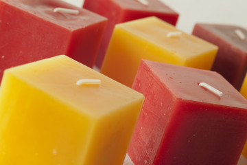 candele colorate a forma di cubo