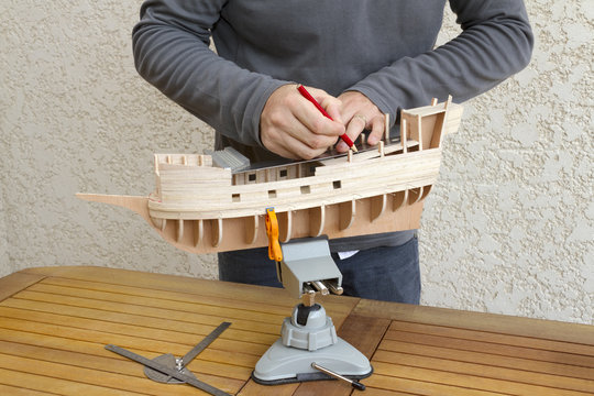 Fabrication d'un mod&egrave;le r&eacute;duit de galion