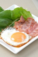 ベーコンエッグ