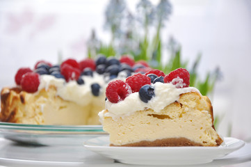 Käsekuchen mit Beeren