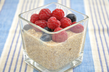 Quinoa Brei mit Beeren