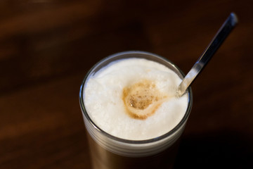 Kaffeeglas mit Schaumkrone