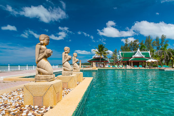 Fototapeta premium Fountain statues at the tropical swimming pool in Thailand