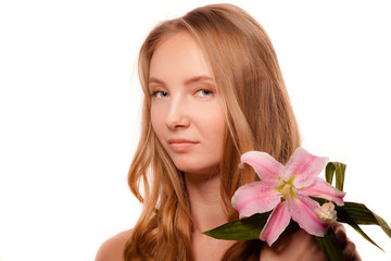 Obraz na płótnie Canvas Beautiful young woman with lily