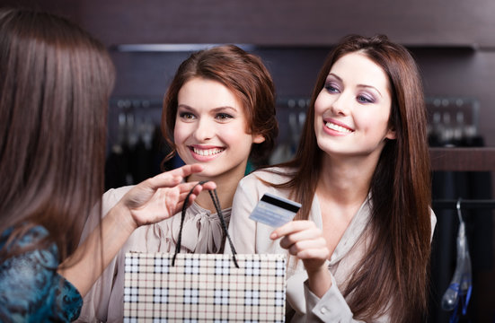 Pretty women pay with credit card