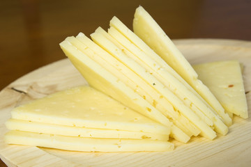cuña de queso manchego cortado