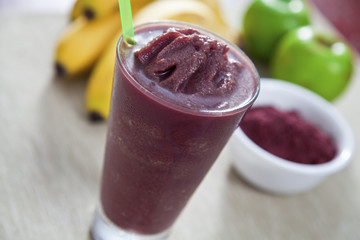 Acai smoothie © Zstock
